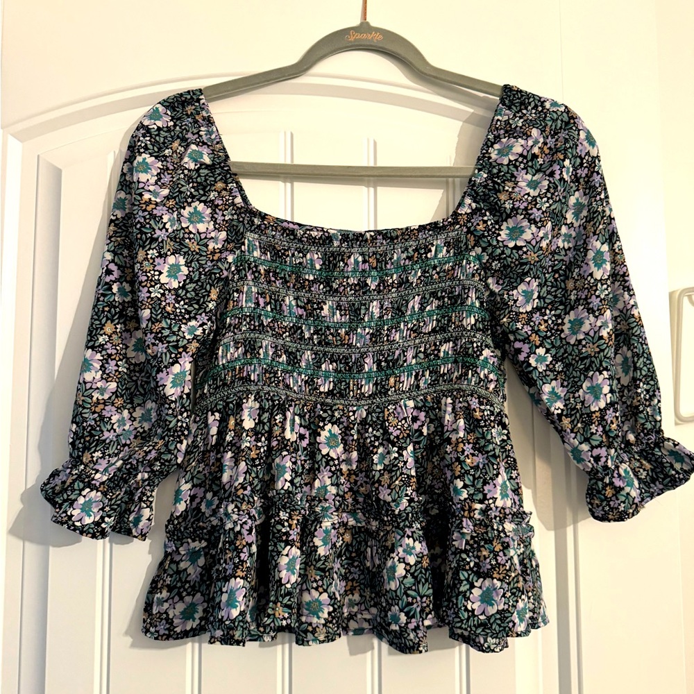 XS American Eagle top. Barely worn.
